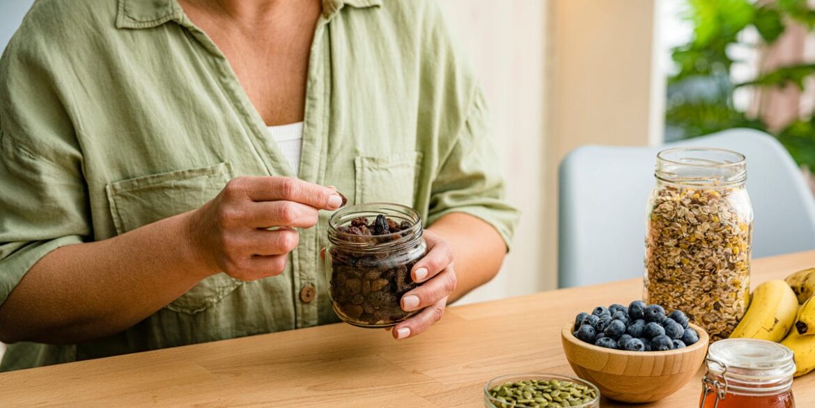 Are Raisins Good for You? Dietitians Explain the Pros and Cons Are Raisins Good for You? Dietitians Explain the Pros and Cons