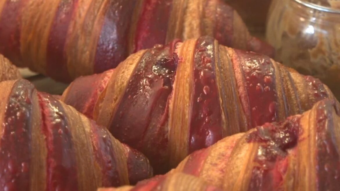 Order Up: Le Croissant Chaud