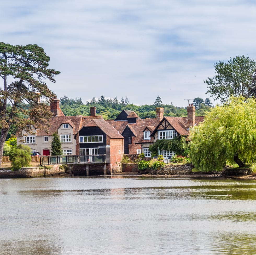 Beaulieu village and river in the New forest area of Hampshire i view on the beatiful historic beaulieu village and river in the new forest area of hampshire in england, united kingdom