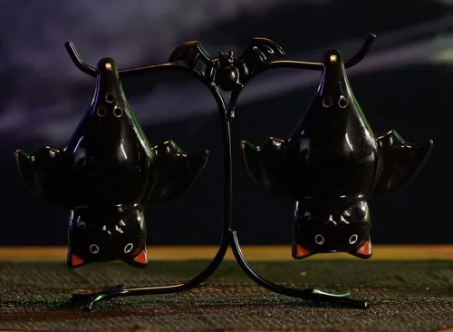 Hanging Bats With Stand Salt and Pepper Set