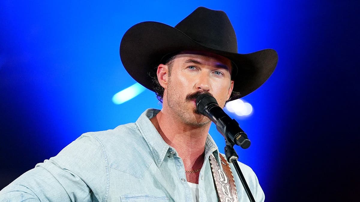 Riley Green performs onstage during the 2024 BMI Country Awards at BMI on November 19, 2024 in Nashville, Tennessee.