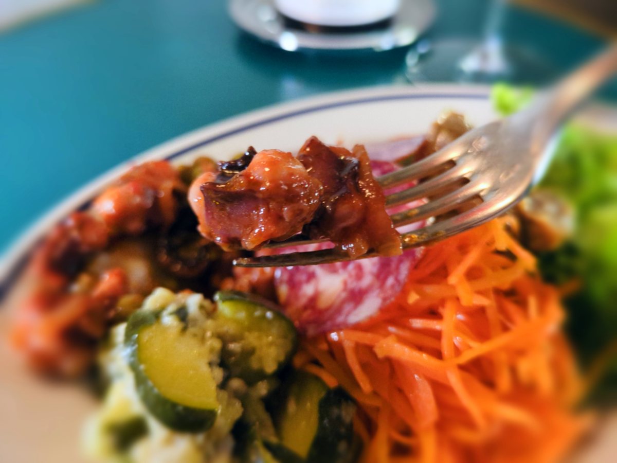 Wine at a French Bistro from 9 a.m.: Cuisine PASSE PARTOUT in Kobe Kitano [Images]