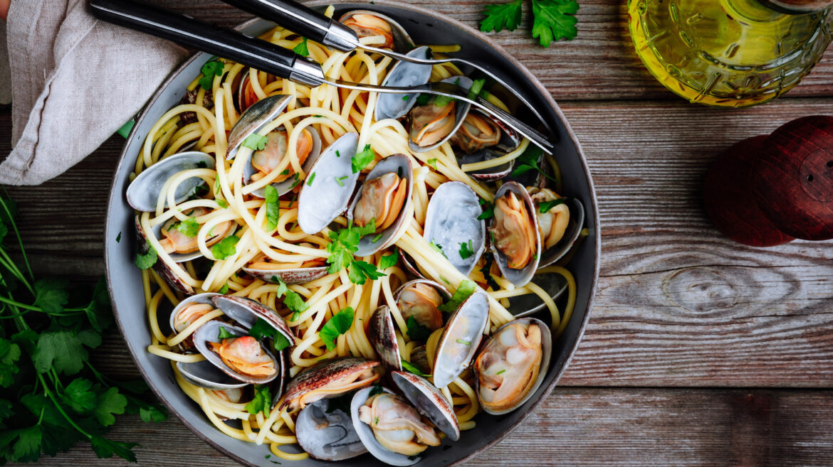 9 Best Chain Restaurant Seafood Pasta Dishes, According To Customers 9 Best Chain Restaurant Seafood Pasta Dishes, According To Customers