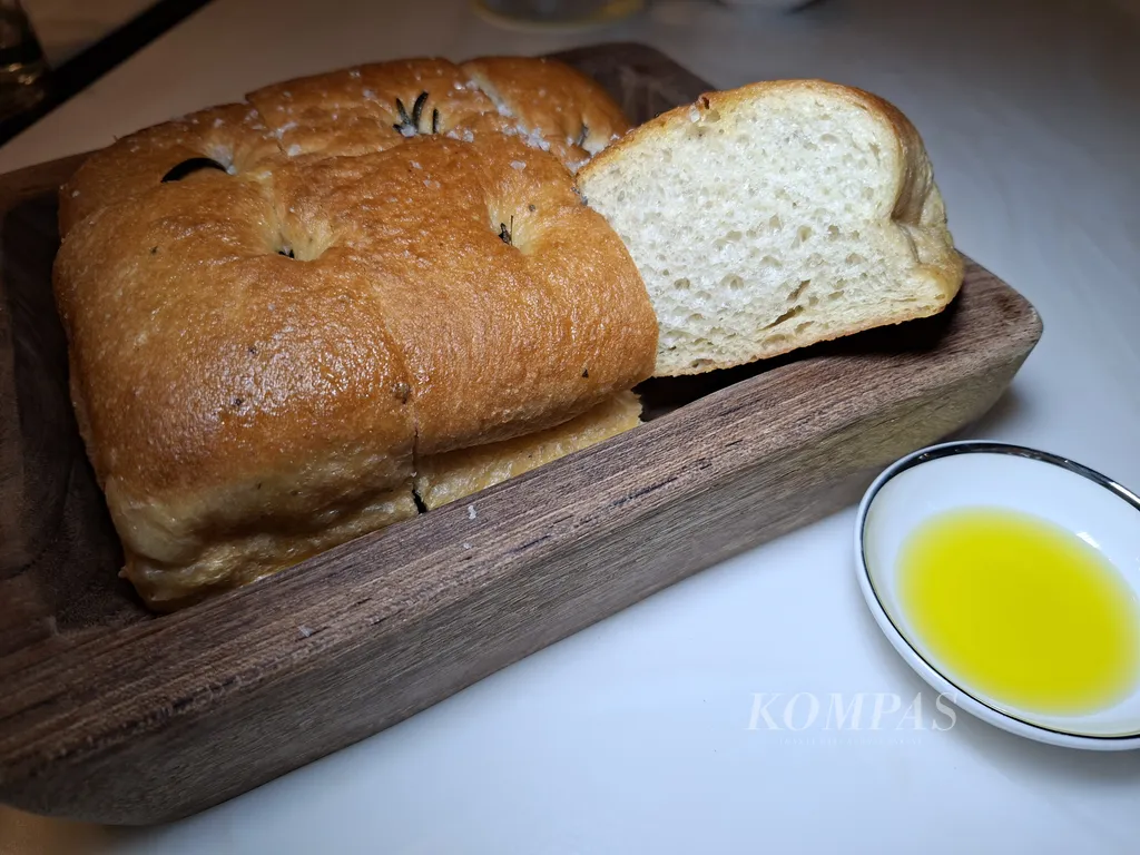 Homemade Rosemary Focaccia and Olio Extra Vergine D'Oliva at Laurus Table restaurant, Resorts World Sentosa, Singapore, Thursday (10/9/2026) evening.