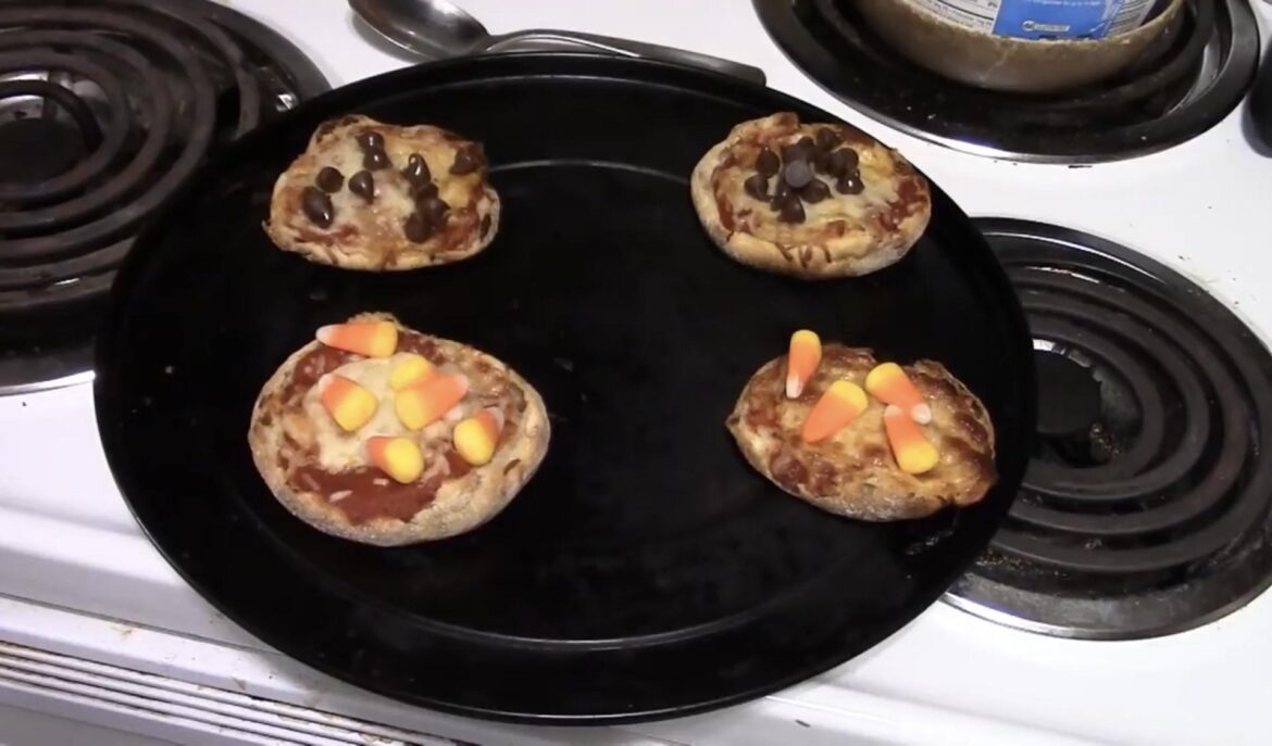Halloween Pizzas (English Muffin)