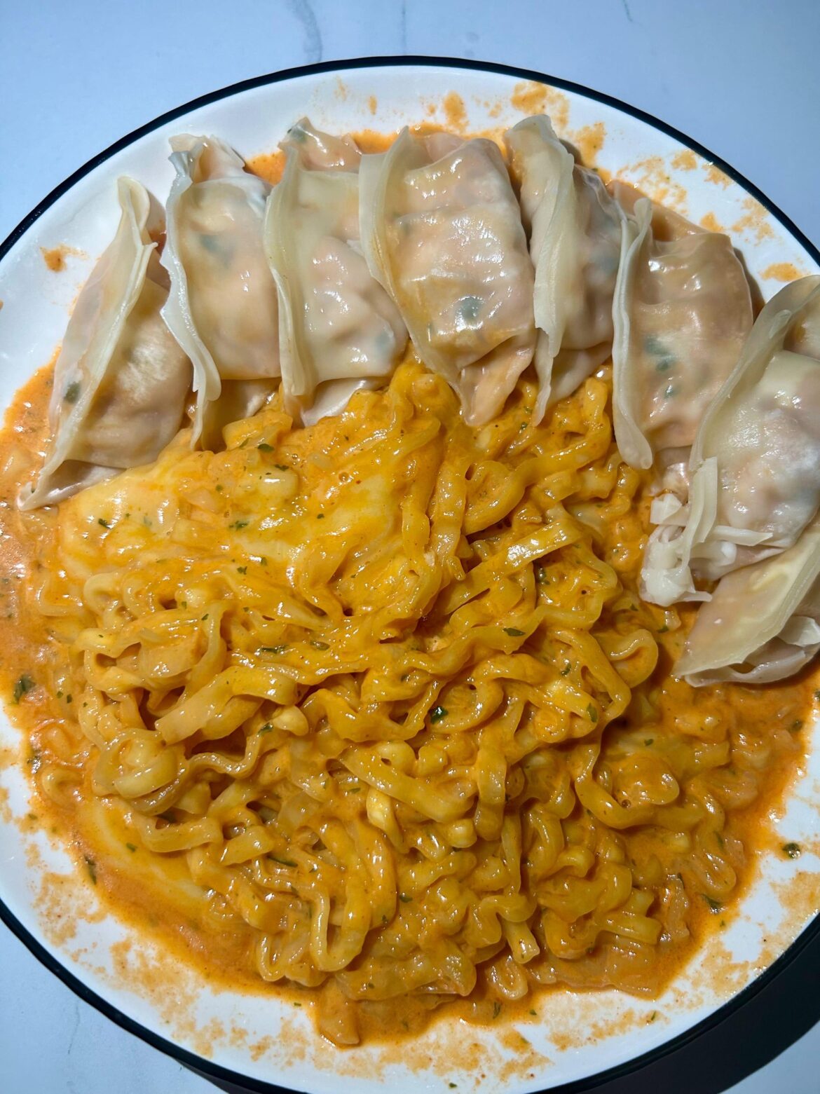 [Homemade] Stir fried cheesy buldak and kimchi dumplings