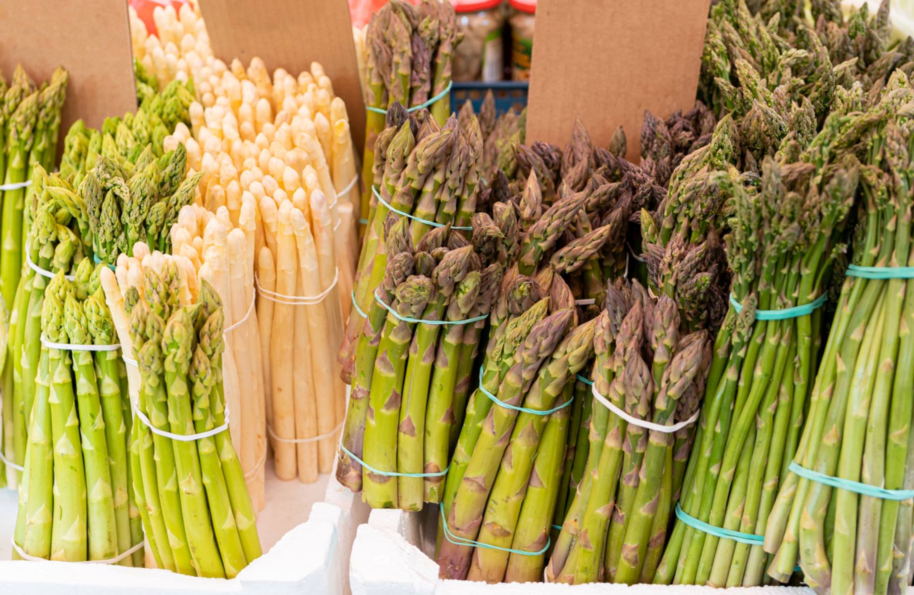 A giant asparagus omelette is one of the highlights of Fête de l’Asperge in Fargues-sur-Ourbise, celebrating the spring harvest in Lot-et-Garonne. ©Oksana Ermak/Istock