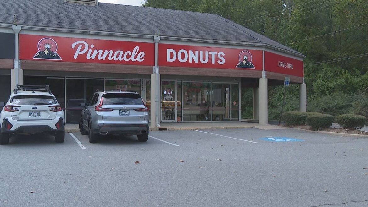 Pinnacle Donuts opens in Little Rock, serving up sweet starts on Cantrell Road station icon