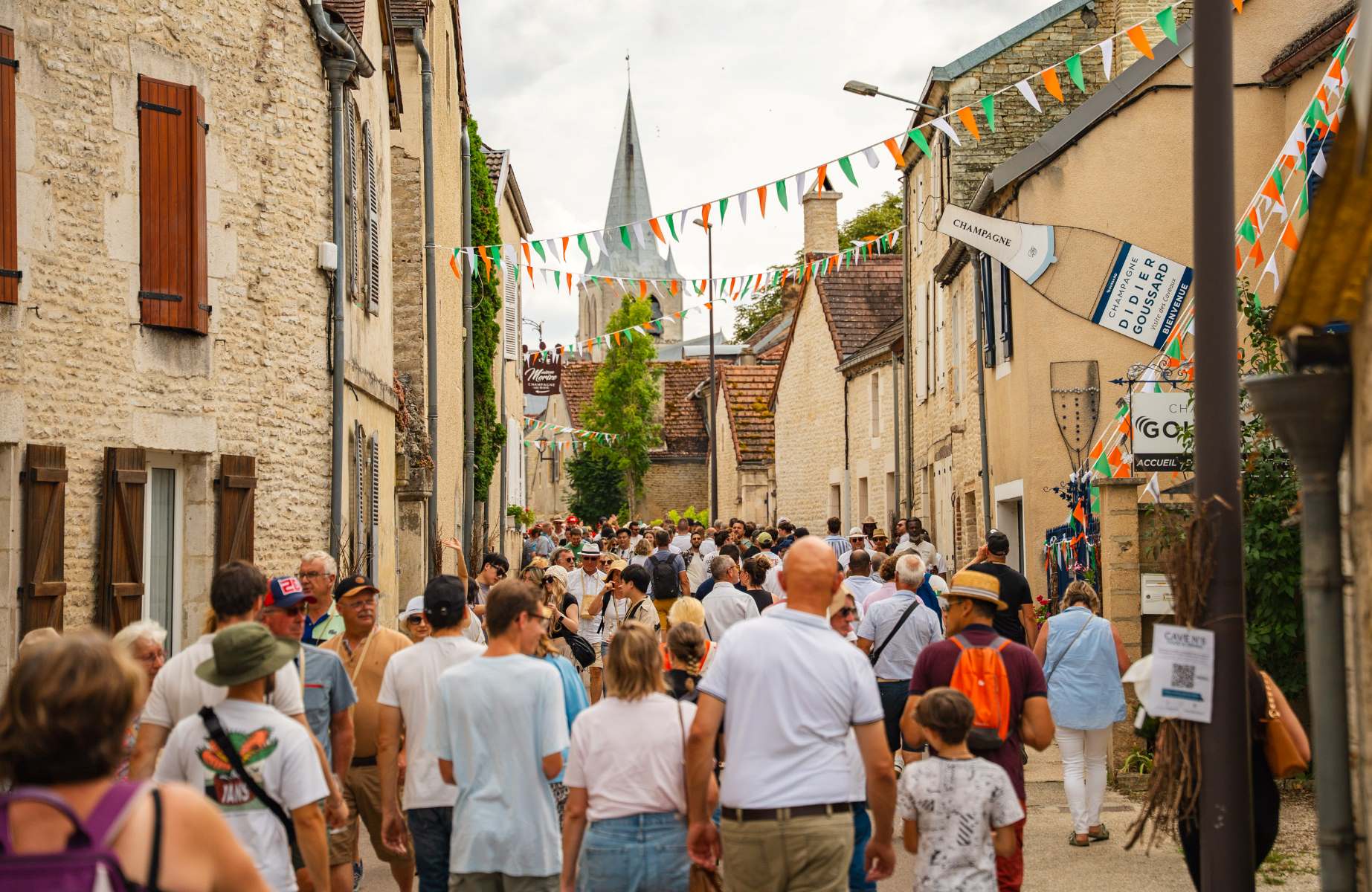 Visitors explore Champagne cellars, taste local cuvées and meet winemakers during La Route du Champagne en Fête. ©Prisma Studio